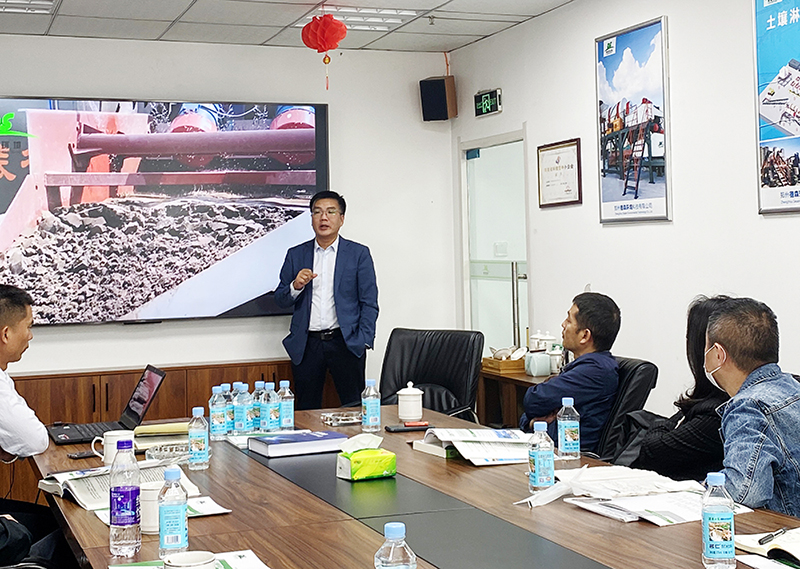 华中科技大学、中南大学一行莅临俄罗斯专享会生产基地会谈.jpg 华中科技大学、中南大学一行莅临俄罗斯专享会生产基地会谈